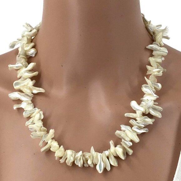 Natural Seashell Necklace Spike Shaped 19 Inch Length - Picture 1 of 2